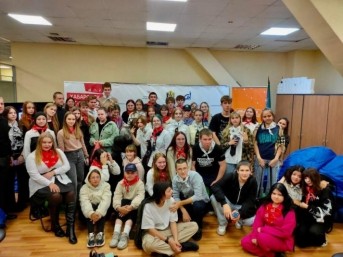 Итоги дня: "Ветер перемен", тест для таксиста, школьный драчун и игры на рабочем месте