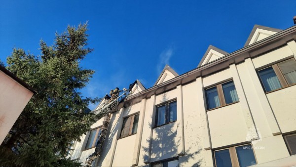 Гостиница "Али" горит в Хабаровске