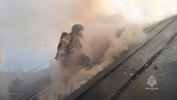 Гостиница "Али" горит в Хабаровске
