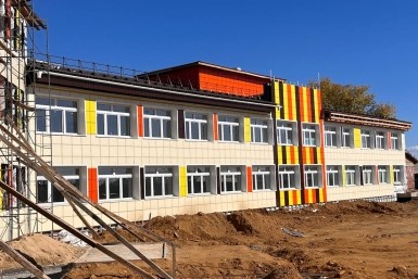 Руководителя подрядчика, завалившего стройку школы в Бурятии, задержали силовики