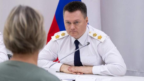 Краснов провел трехчасовой личный прием граждан в ходе визита в Хабаровск
