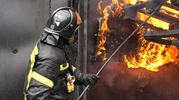 В Хабаровском крае загорелось кафе на площади 250 кв. м
