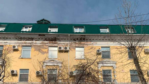 
Наледь упала с крыши на шестилетнего ребенка в Комсомольске-на-Амуре